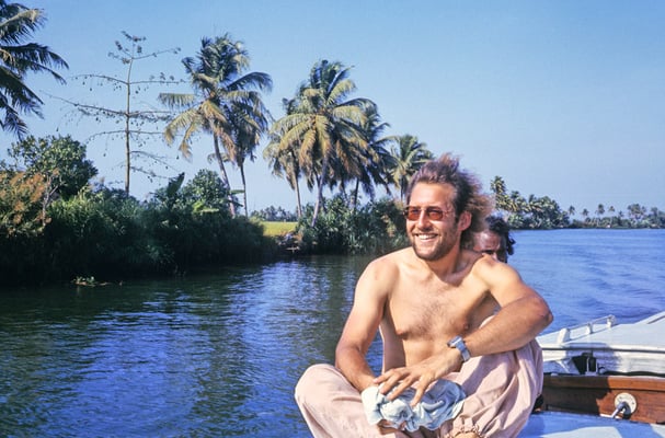 Peter Rühe on ferry between Quilon and Aleppy, Kerala, Indien, 1983
