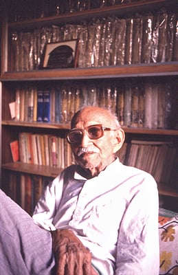 Prabhudas Gandhi at his home at Rashtriya Shala, Rajkot, 1990.