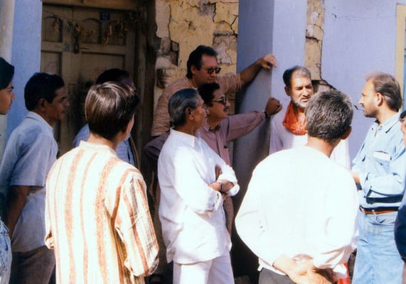 Peter Rühe and sarvodaya workers talking to surviving locals after the Gujarat Earthquake, 2001