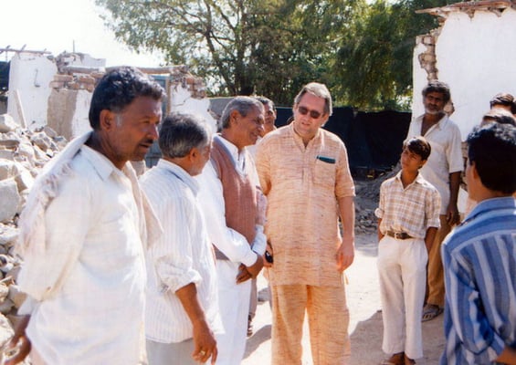 Peter Rühe and sarvodaya workers talking to surviving locals after the Gujarat Earthquake, 2001