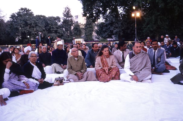 Prabhudas Gandhi with Sonia and Rajiv Gandhi (all centre) during prayer at Birla House, New Delhi, on the occassion of Mahatma Gandhi's 40th death anniversary, January 26, 1988. Second left: Nirmala Gandhi.