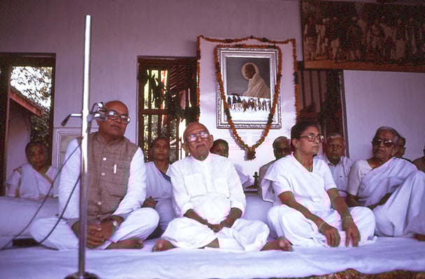 Prabhudas Gandhi with Amrutbhai Modi (left) and Abhaben Gandhi (2nd right) during the prayer on the occassion of Mahatma Gandhi's 42nd death anniversary at Sabarmati Ashram, Ahmedabad, January 30, 1990.