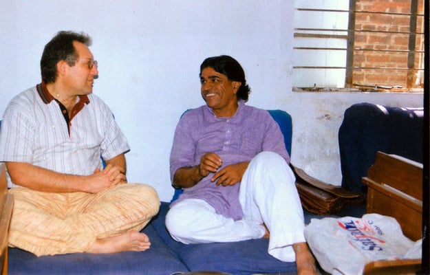 Peter Rühe talking with Dr. Arvind Ghosalkar (director, Tribal Museum, Gujarat Vidya Pith), Ahmedabad, 2001