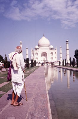 Prabhudas Gandhi in front of Taj Mahal, Agra, January 25, 1988.