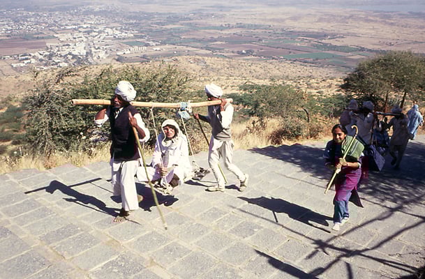 Prabhudas Gandhi getting carried up the mountain Shetrunji near Palitana to visit the jain temples, 1990. Right: Prabhudas Gandhi's granddaughter Suruchi Deshwal.