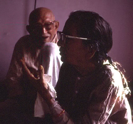 Prabhudas Gandhi with his wife Amba at Rashtriyashala, Rajkot, 1986.