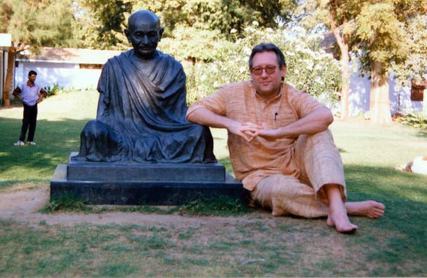 Peter Rühe sitting next to the Gandhi sculpture at Sabarmati Ashram, Ahmedabad, 2001