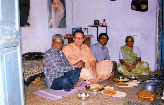 Peter Rühe with his Harijan friend Chaganlal Parmar and his family in Ahmedabad, 2001