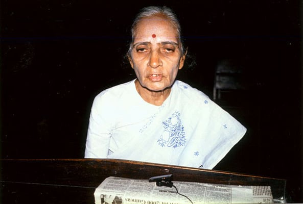 Dr. Usha Mehta (president, Mani Bhavan) during a recorded audio interview by Peter Rühe, Mumbai, 1988