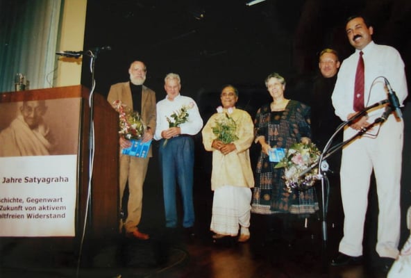 Dr. Wolfgang Sternstein, Prof. Dr. Theodor Ebert, Dhiraj Roy, Prof. Dr. Geeta Dharampal-Frick, Peter Rühe, Sudhanshu Pandey
