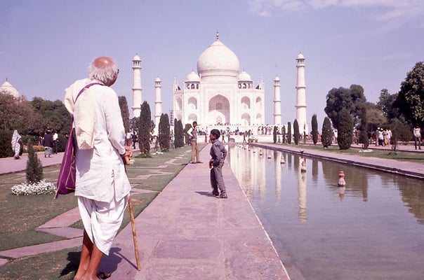 Prabhudas Gandhi in front of Taj Mahal, Agra, January 25, 1988.