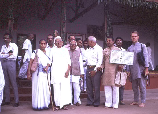 At Sabarmati Ashram, Ahmedabad, January 30, 1990. Front (from left): daughter Gargi Deshwal, Jitendra Desai (back, manager Navajivan), Prabhudas Gandhi, Amrutbhai Modi, ?, ?, Andrew Wilson.