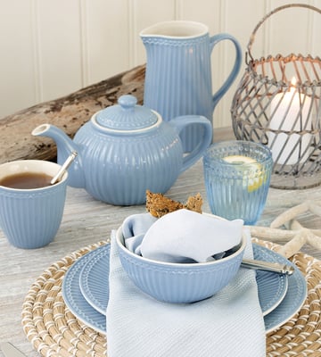 Geschirr in Himmelblau für gute Laune