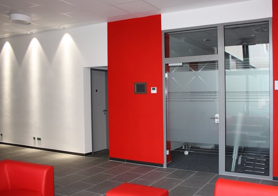 Eine repräsente Verbindung, Oerlikon Textile GmbH & Co. KG, Remscheid, Zugang zum Besprechungsraum