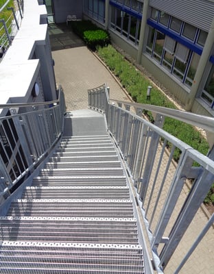 Erweiterung Hörsaalzentrum Hochschule Bonn-Rhein-Sieg, Aussentreppe