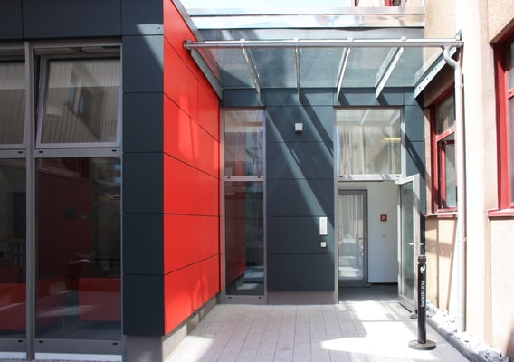 Eine repräsente Verbindung, Oerlikon Textile GmbH & Co. KG, Remscheid, Eingangsbereich