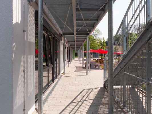 Neubau Kita Förderstraße in Essen, Blick unter den Balkon
