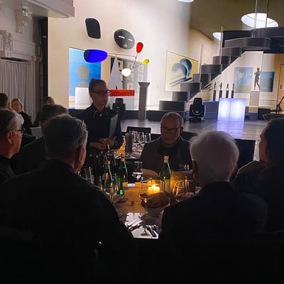 Es erwarten uns ein Menue und eine Show mit Gesang und sagenhafter Akrobatik