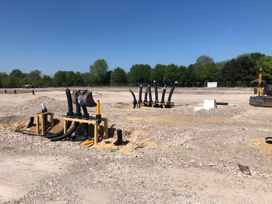 Dreikönigsgymnasium Interimscontainer, Entgasungsrohre für Methan