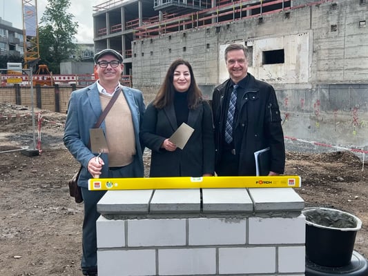 hmp-Architekten bei der Grundsteinlegung am Dreikönisggymnasium am 25. April 2022