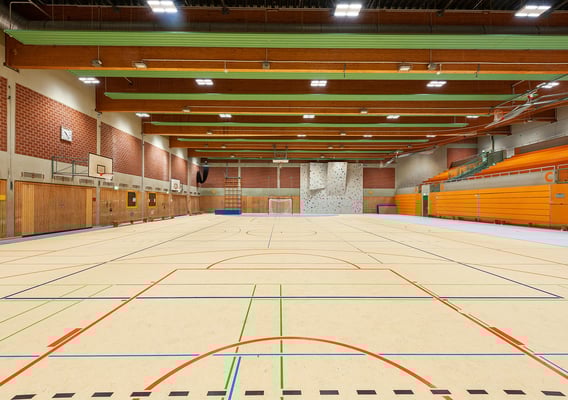 Sanierung Sporthalle Johannes Gutenberg Realschule in Dortmund, der neue Hallenboden