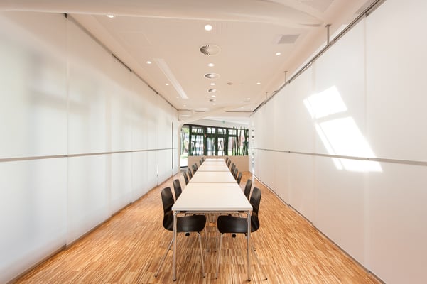 Modernisierung Betriebsrestaurant Siegwerk Druckfarben AG & Co. KGaA, flexible Raumzone, Glasfaltwand geschlossen