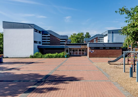 Energetische Sanierung Grundschule Uhlandstraße Solingen - Haupteingang