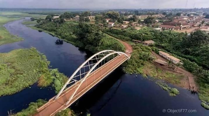 Akonolinga. Le pont