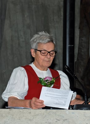 Irma Dütsch, Ansage