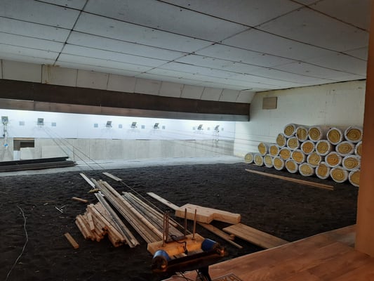 Der Stand wie er lange Zeit bekannt war. Dunkel und kalt. Nun erstrahlt er in frischer Farbe und mit gepflastertem Stand.
