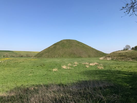 Silbury Hill => plus grand tumulus d'Europe