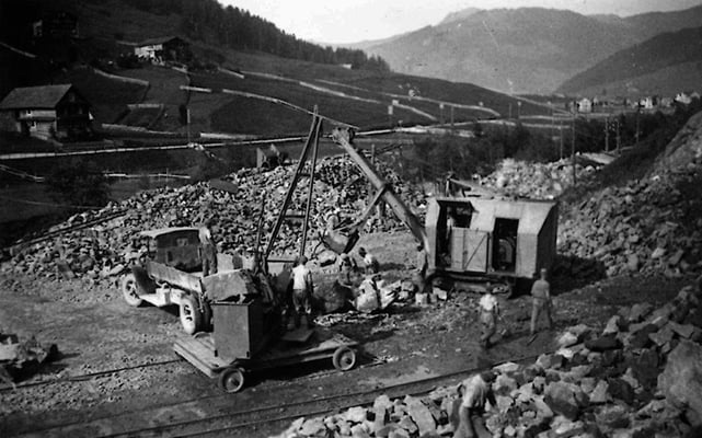 Steinbruch bei der Jessenenbrücke, Unteriberg, mit Berna Lastwagen. ca. 1930