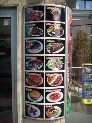 Gewölbter Leuchtkasten (Hausecke)