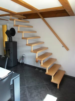 Bolzentreppe Freitragend ohne Wange 001