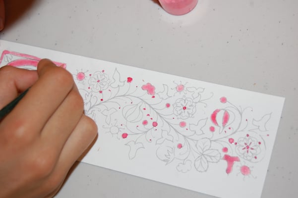 Réalisation d'un marque-pages enluminé en stage de découverte de l'enluminure chez SC-enluminure