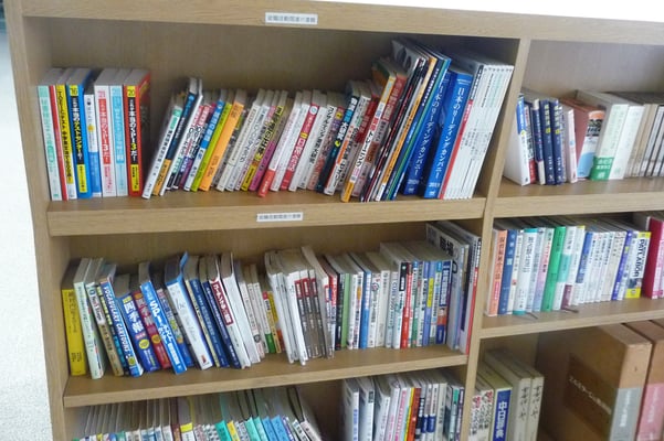 市谷寮 (女子寮) 図書コーナー