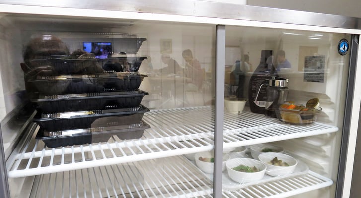 白山寮 (男子寮) 夕食取り置き保管ケース