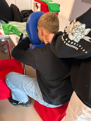 Die staatliche Berufsschule für Massage an der LMU zeigte praxisnah ihre Ausbildung.