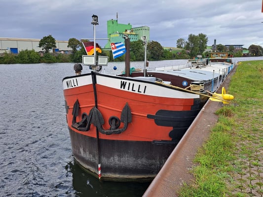 Liegeplatz im Oberwasser der Schleuse Meiderich und der Ruhrschleuse Duisburg (© 15.09.2025 Andy R.)