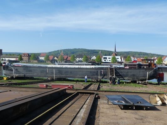 WILLI auf der Helling der Erlenbacher Schiffswerft