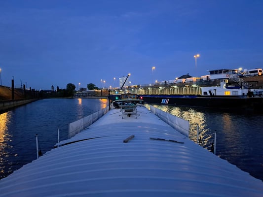 Reisebeginn im Hafen Düsseldorf (© Andy R. 17.09.2025)