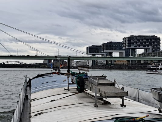 Köln; Serverinsbrücke und Kranhäuser (© Andy R. 17.09.2025)