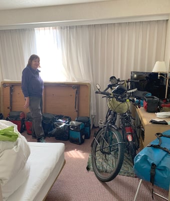 Platz schaffen für die Velos. Wir sind ja flexibel!