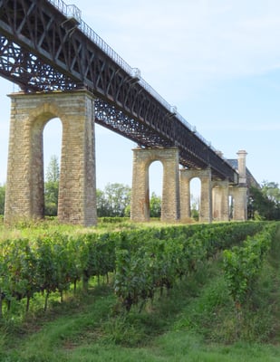 Eisenbahnbrücken sind in Frankreich vielfach Kunstwerke.