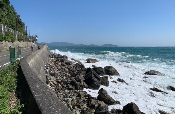 Schöner Abschnitt an der Küste, aber heute sehr böiger Wind, natürlich von vorne.
