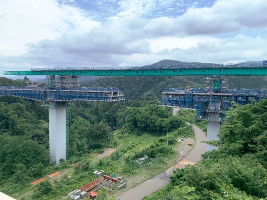 Und immer werden noch mehr Strassen gebaut. Wir haben das Gefühl, dass Japan zubetoniert wird.