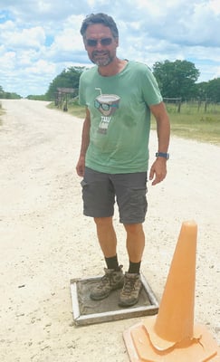 Nach dem Park heisst es wegen der Maul- Klauenseuche Schuhe und Auto desinfizieren. 