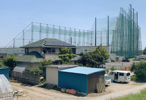 Es gibt eine grosse Anzahl der hässlichen Driving-Ranches. Golf ist sehr populär.