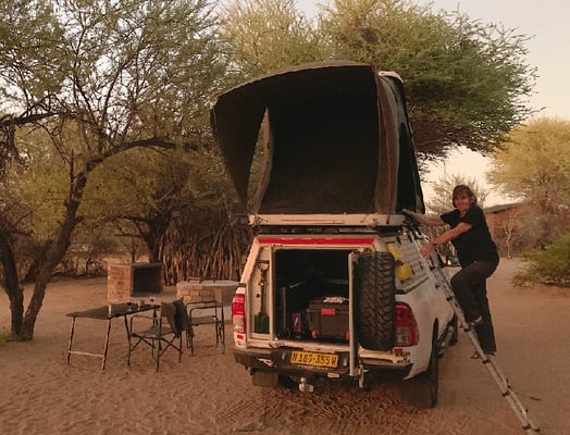 Wir lieben unser Dachzelt, schlafen immer sehr gut! Allerdings ist es zeitweise nachts kalt. Frieren mag Bea überhaupt nicht.