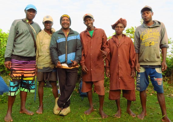 Unsere supertolle Bootsmannschaft mit Kapitän und Eigner Herman (ganz links).